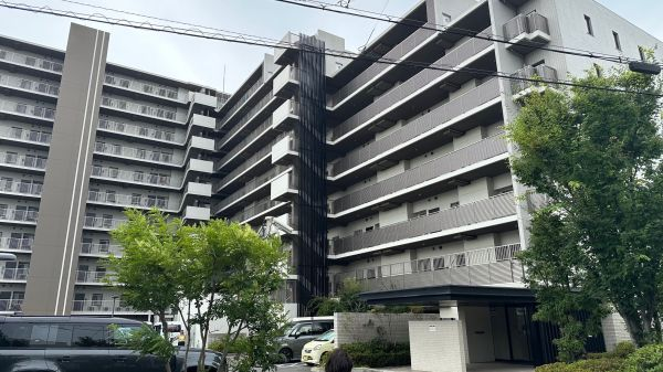 コスモスイニシア