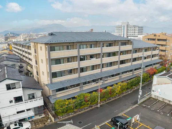 2017年築。総戸数75戸。東側の３階部分の物件です。