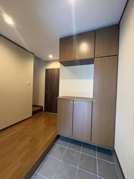 玄関横収納も豊富にあるため、ご家族の靴もスッキリ収納出来ます。