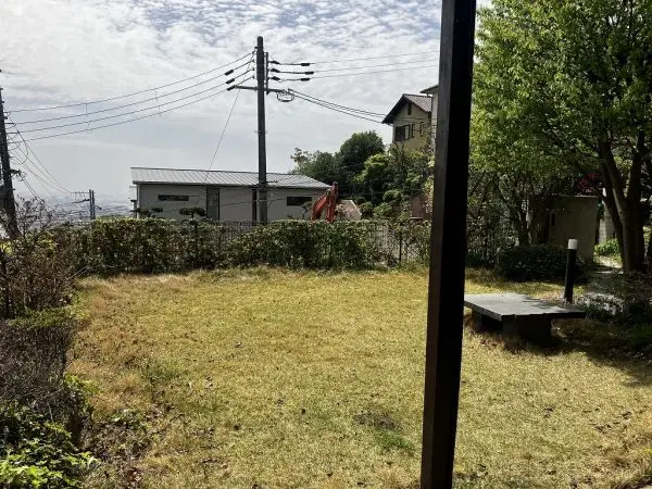 お庭から大阪方面も望むことができます。週末はお庭でバーベキューもいいですね。