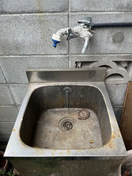 専用庭には水栓が設置されています。