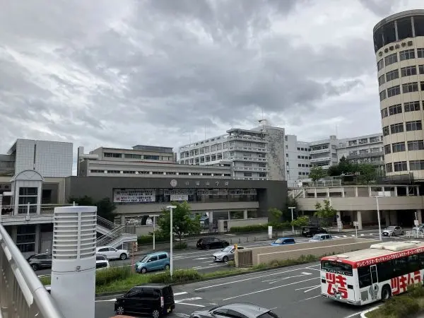帝塚山学園までは徒歩8分の立地です。毎日のお子様の通学もしていただきやすい距離となっております。