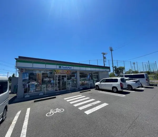 徒歩9分。ちょっとした買い物はもちろん、ATMの利用や各種請求書払いの際も快適。マルチコピー機有