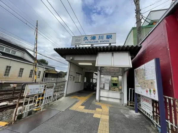 近鉄京都線　久津川駅まで徒歩10分です。