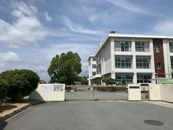 学校HPでは、授業風景や生活の様子が写真付きで紹介されています。　