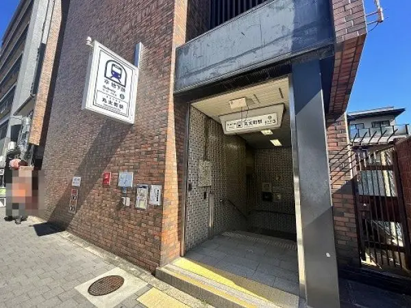 京都市営地下鉄烏丸線　丸太町駅まで徒歩2分です。