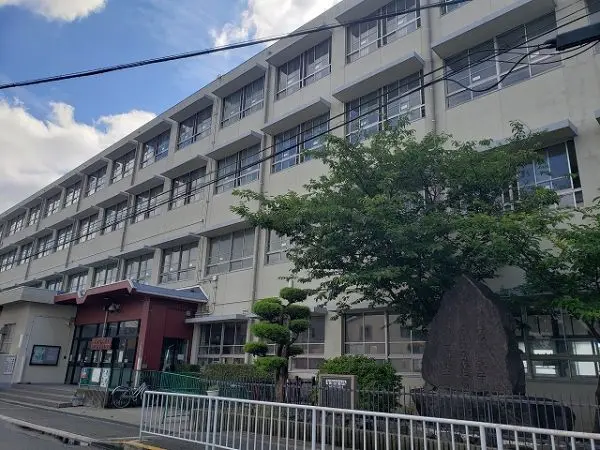 学校HPにて、学校生活の様子が写真付きで公開されています。