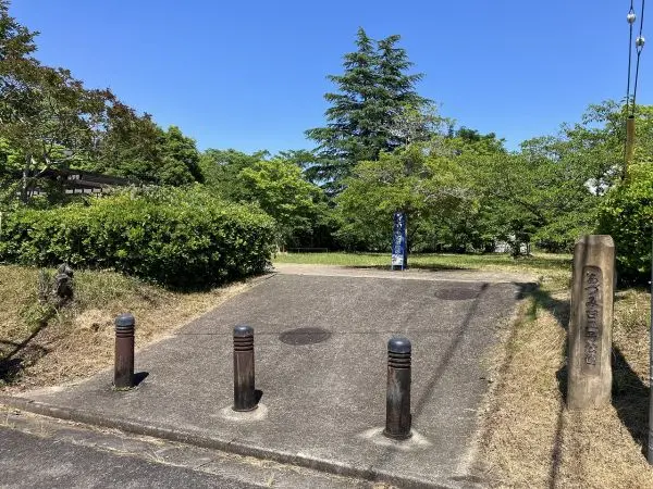 あづみ台二号公園までは徒歩２分。お子様を連れてのお出かけもしていただきやすい距離となっております。