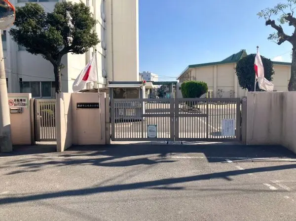 摂津市立味舌小学校…徒歩5分（約340m）