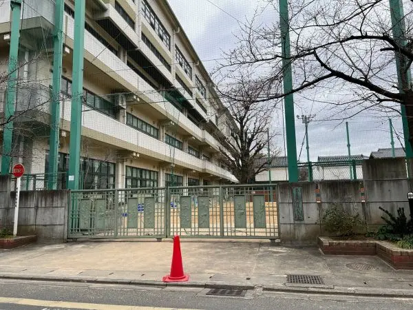 京都市立御所南小学校まで徒歩6分です。