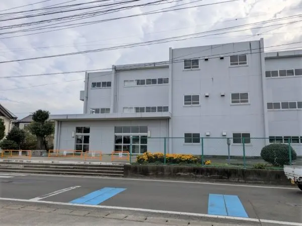 学校教育目標
自ら考える　心豊かで　健康な子ども　～知・徳・体の調和がとれ，学校を誇りに思う子ども
