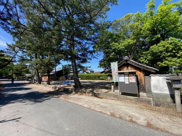 天理市田町児童公園までは徒歩１４分の立地です。お子様を連れてのお出かけもしていただきやすい距離です。