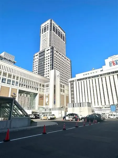 徒歩約4分。