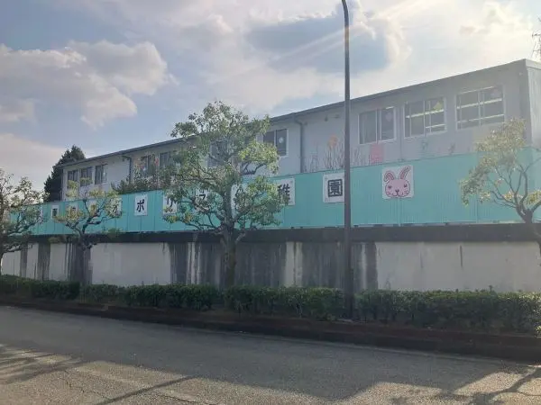 学園前ネオポリス幼稚園まで徒歩５分。毎日のお子様の送り迎えもしていただきやすい距離となっております。