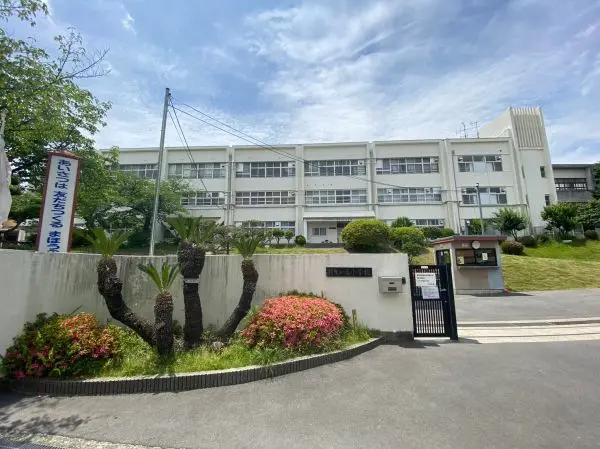 羽曳が丘小学校まで徒歩５分