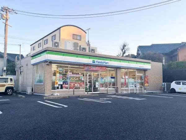 ファミリーマート尾張旭吉岡町店・・・徒歩7分（約500ｍ）