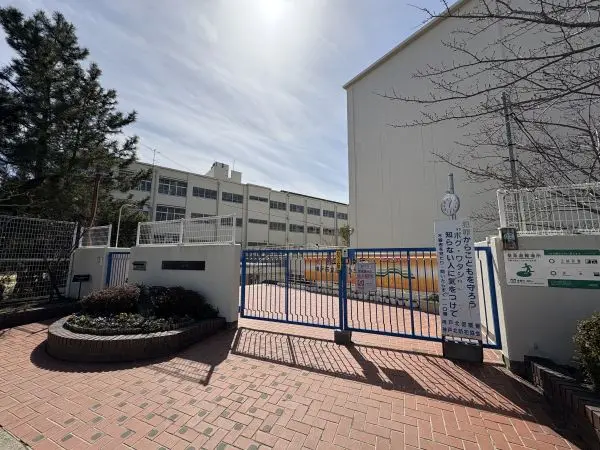 広陵中学校　徒歩約5分