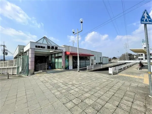 能勢電鉄妙見線畦野駅まで約400m徒歩5分。駅前にはスーパーがあり、仕事帰りや駅利用時にも立寄れます
