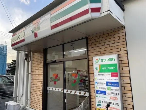 徒歩1分／24時間営業。買い忘れがあっても直ぐに買い足せる近さ。