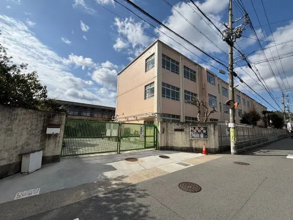 京都市立松尾小学校：徒歩4分
