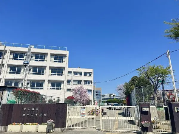 教育目標は知・徳・体の調和のとれた、豊かな心を持ち、自ら考え、共に生きる生徒の育成