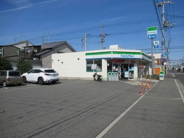 ファミリーマート西難波町店
徒歩4分。24時間営業です。お酒・たばこなどの取り扱いがあります。