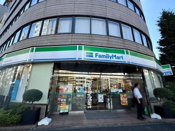 24時間営業のコンビニエンスストアで、ちょっとしたお買い物や、買い足しなどにご活用いただけます。