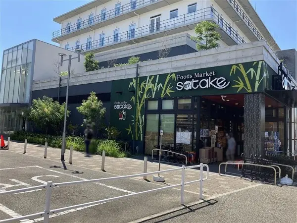 大和ハウス工業（株）施工の3階建店舗付き住宅
3路線3駅徒歩圏の立地です