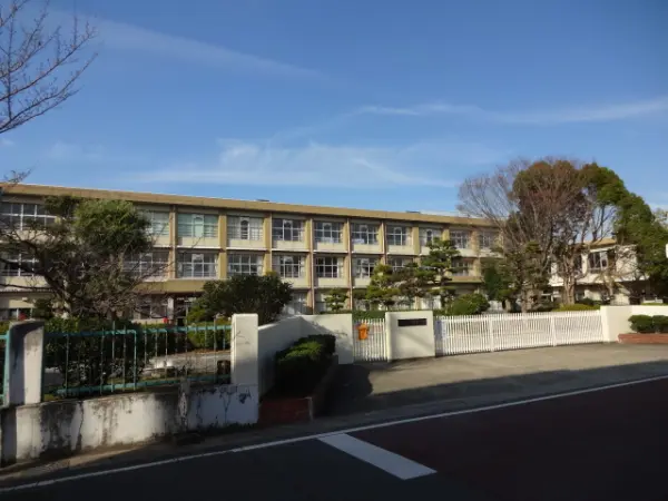三樹小学校まで徒歩10分