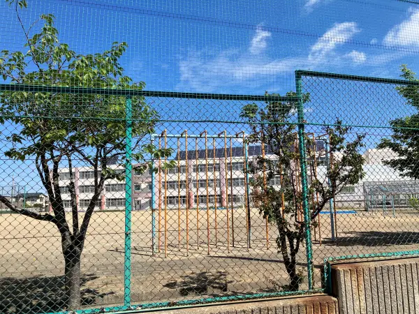 徒歩約4分。