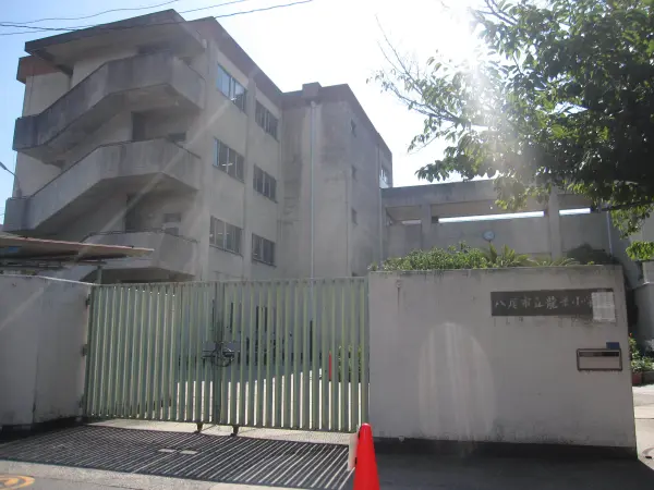 小学校まで徒歩22分の立地です。
