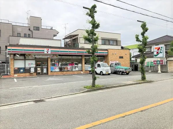 セブン-イレブン 宝塚泉町店まで徒歩3分。24時間営業。