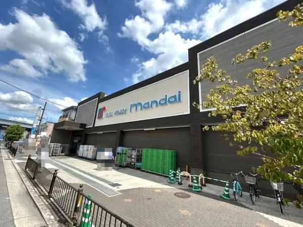 万代群津店