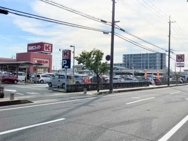 関西スーパーまで徒歩3分です。
徒歩でも十分にアクセスしていただける距離となっております。