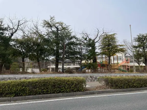 登美ヶ丘カトリック幼稚園まで徒歩10分。
毎日のお子さまの送り迎えもしていただきやすい距離です。
