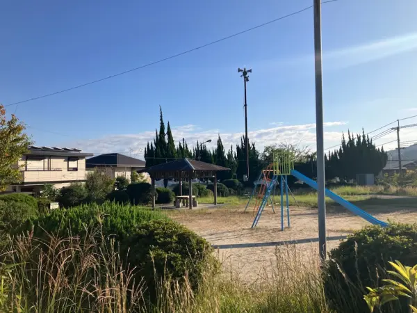 中央公園まで徒歩1分です。
のびのびと子育てしたいファミリー層にもおすすめの住環境です。