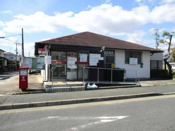 川西結崎郵便局まで徒歩5分です。徒歩でもアクセスしていただきやすい距離となっております。