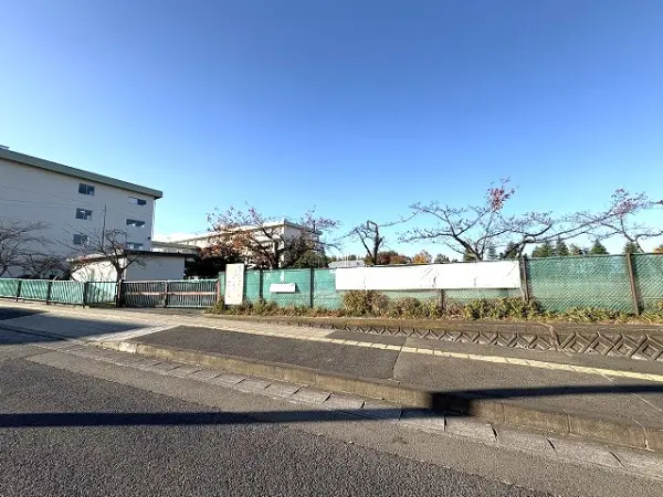 学校教育目標 心豊かに、たくましく生きる児童の育成