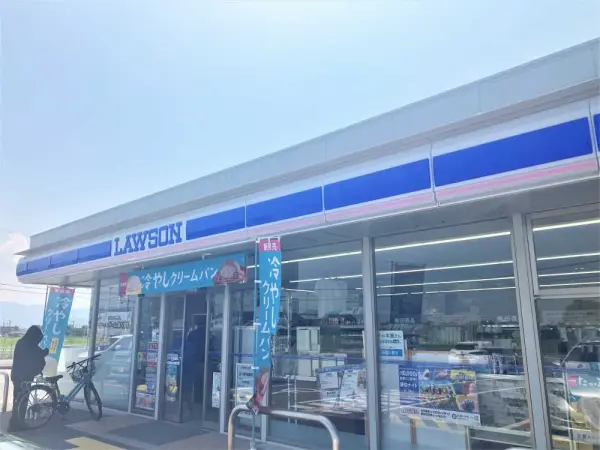 ローソン大和郡山小南店まで徒歩5分です。
徒歩でもアクセスしていただきやすい距離となっております。