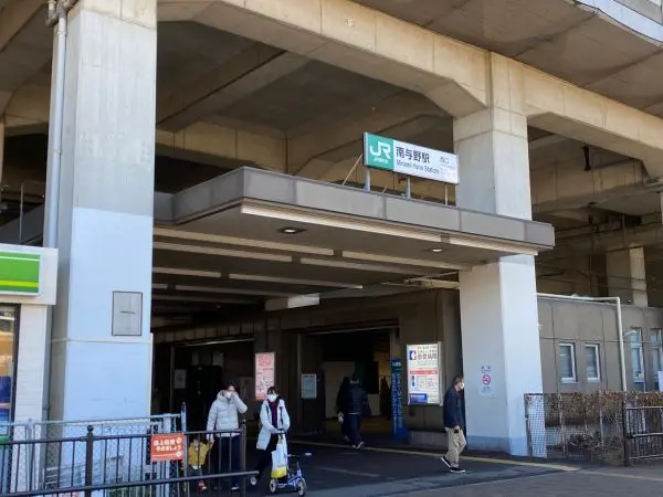 徒歩14分／駅高架下にスーパーがあり、お仕事帰りに立ち寄ることができます。