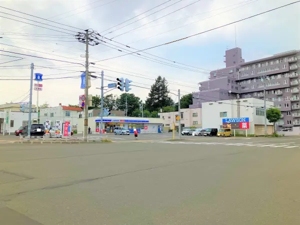 「ローソン厚別駅前店」まで徒歩約3分。