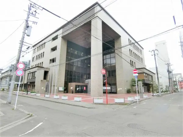 多数施設あり。
予約システム受付（24時間、例外あり）、窓口受付（9時～17時。休館日を除く）
