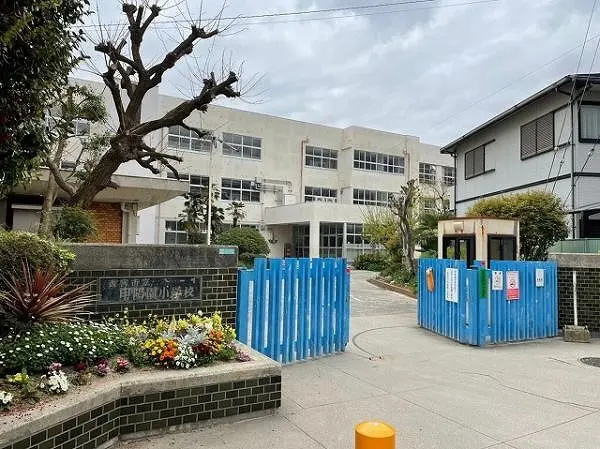 甲陽園小学校まで徒歩２分