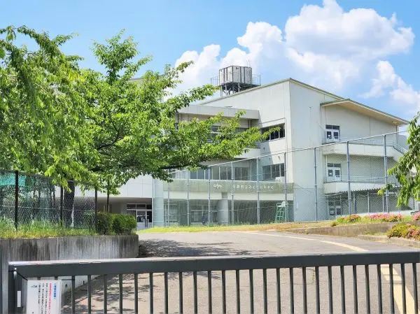 教育目標「徳・知・体の調和のとれた人間性豊かな生徒の育成に努める」