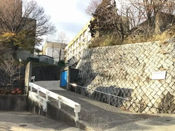 苦楽園中学校まで徒歩９分