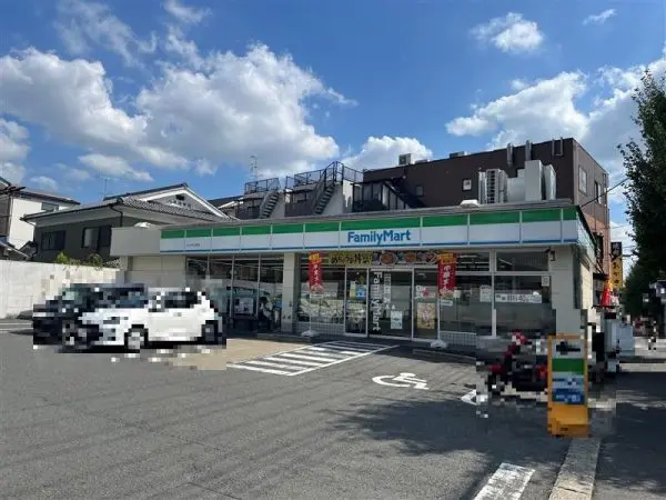 ファミリーマートかどの七条店まで徒歩12分です。