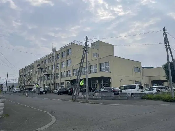 徒歩約10分。