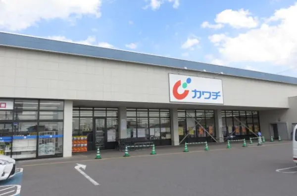 徒歩10分。徒歩や自転車でも買い物へ行ける距離です。