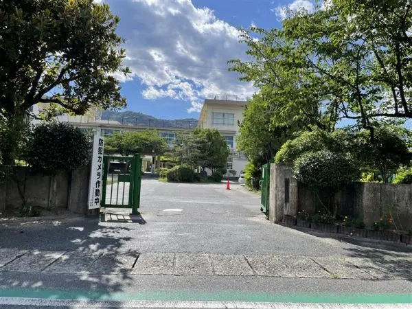 大津市立皇子山中学校まで徒歩63分です。
