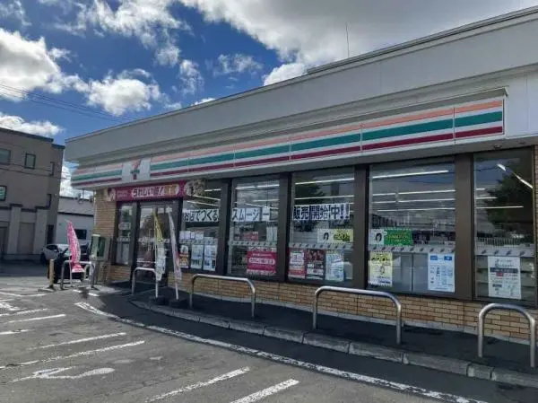 セブンイレブン札幌三角点通り店まで約280mの徒歩4分です。